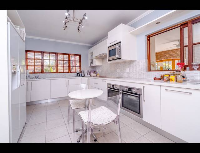 4 BEDROOM HOUSE FOR SALE IN LONEHILL
